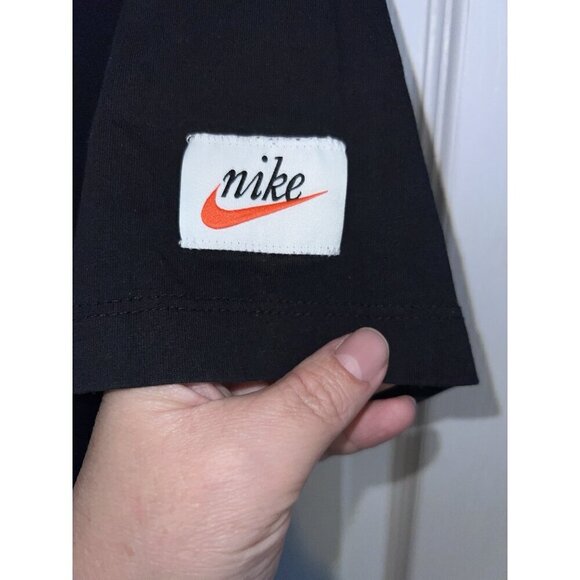 NIKE Tee We’ve Been Doing It Shoebox Black T-Shirt Size Small DV2656-010 - Picture 4 of 9